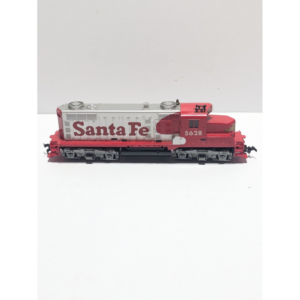 Tyco Santa Fe 5628 GP20 Diesel Locomotive HO Scale Red Silver Vintage
